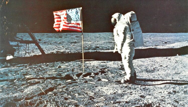 Srušena teorija zavere: Kako se zastava vijori na Mesecu