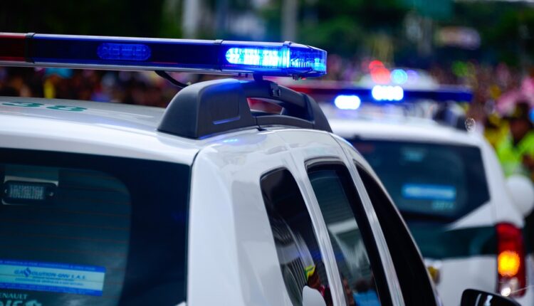 Jeste li primetili da policajac uvek dodirne gepek kada vas zaustavi? Za ovo postoji genijalan razlog Jeste li primetili da policajac uvek dodirne gepek kada vas zaustavi? Za ovo postoji genijalan razlog