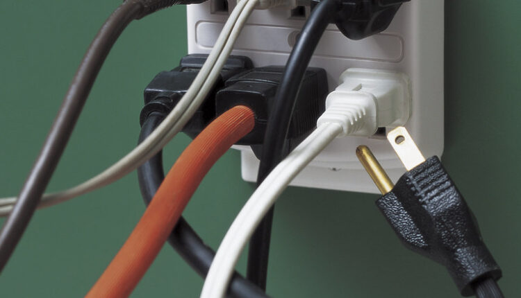 HITNO zovite električara ako primetite ovih 8 problema sa strujom