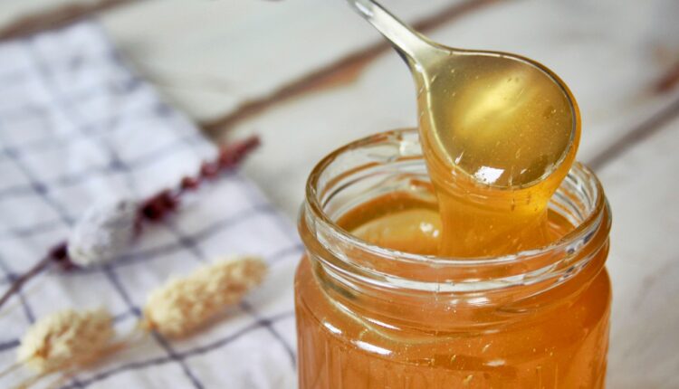 Evo šta će se desiti vašem telu ako pojedete samo 1 kašiku meda svako veče pre spavanja Evo šta će se desiti vašem telu ako pojedete samo 1 kašiku meda svako veče pre spavanja
