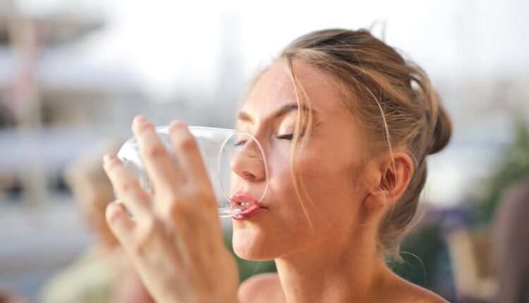 Genijalan trik nutricionista kako svaki dan da popijte dovoljnu količinu vode