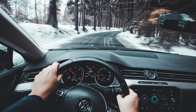 Pogubna i za vas i za auto: Ovu naviku imaju mnogi vozači, a za sobom vuče ozbiljne posledice