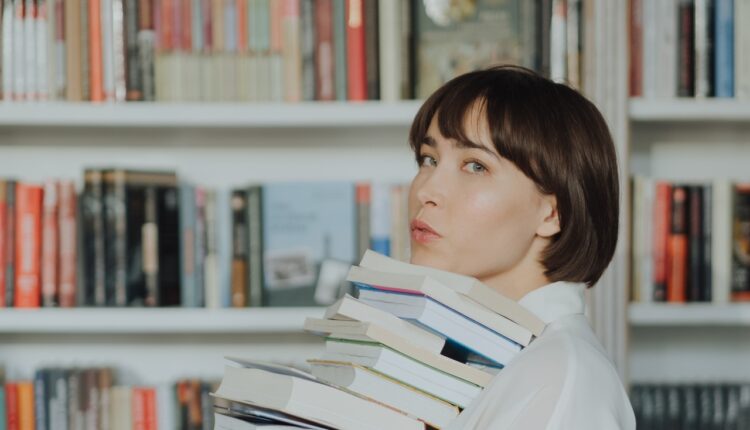 Istraživanje otkrilo: 20 knjiga za koje svi lažu da su ih pročitali Istraživanje otkrilo: 20 knjiga za koje svi lažu da su ih pročitali