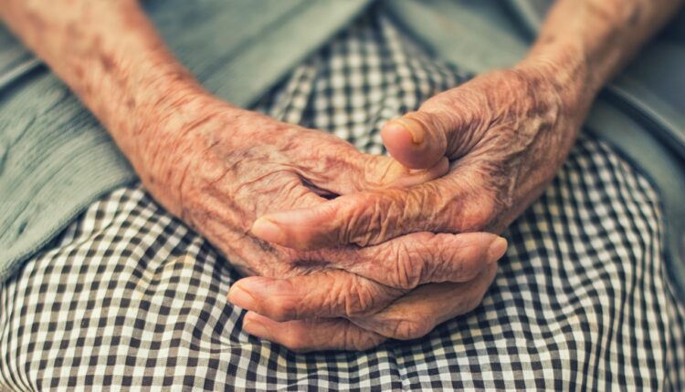 Ima 107 godina, a ovo je njena tajna za dug i srećan život: Jednostavna je i svako može da je primeni Ima 107 godina, a ovo je njena tajna za dug i srećan život: Jednostavna je i svako može da je primeni