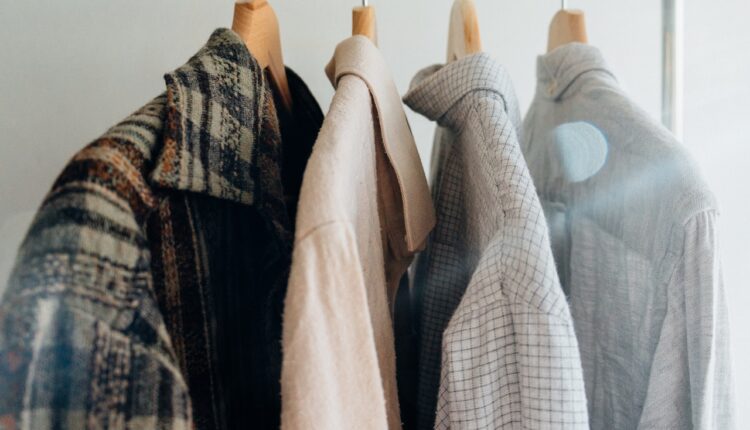 Evo kako se odeća više neće gužvati nakon pranja: Genijalan trik uz koji ćete zaboraviti na peglu