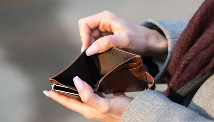 Ako vas muče finansijski problemi, stavite novčanicu na jedno mesto u kući i samo gledajte kako novac pristiže Ako vas muče finansijski problemi, stavite novčanicu na jedno mesto u kući i samo gledajte kako novac pristiže
