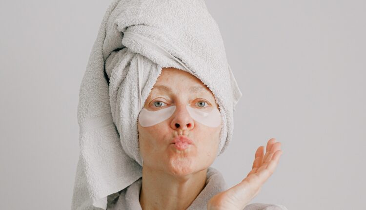 Holivudski dermatolog otkriva način nege koja provereno briše 10 godina sa lica