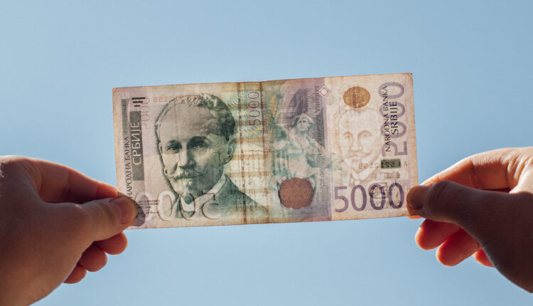 Ko u Srbiji ima najviše plate: Neko zarađuje 160.000, neko ni 40.000 Ko u Srbiji ima najviše plate: Neko zarađuje 160.000, neko ni 40.000