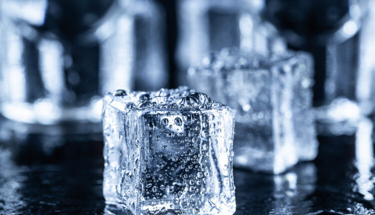 Kako da u dva koraka napravite kockice leda prozirne kao staklo