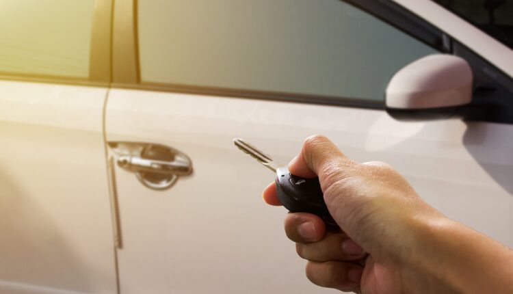 Znate li šta će se dogoditi ako dva puta pritisnete dugme za otključavanje: Mnogi automobili imaju ovu caku, ali retko ko je zna Znate li šta će se dogoditi ako dva puta pritisnete dugme za otključavanje: Mnogi automobili imaju ovu caku, ali retko ko je zna