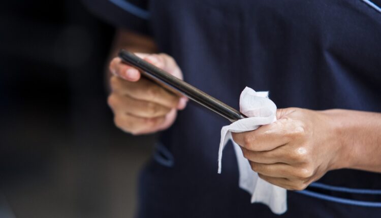 Frustriraju vas ogrebotine na ekranu mobilnog telefona? Uklonite ih očas posla Frustriraju vas ogrebotine na ekranu mobilnog telefona? Uklonite ih očas posla