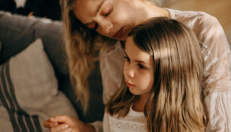 Najbolji savet poznatog psihologa: „Ovo je najgore što majka može da izgovori i uradi svojoj ćerki“