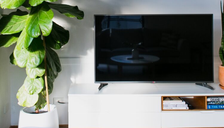 Stručnjaci objasnili gde ne smete da postavite televizor u dnevnoj sobi!