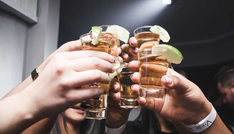 Glavobolja od vina, mučnina od viskija: Ono što pijete govori kakav vas mamurluk čeka Glavobolja od vina, mučnina od viskija: Ono što pijete govori kakav vas mamurluk čeka