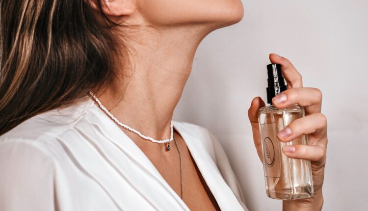 Odlični saveti stručnjaka kako da vam parfem miriše ceo dan