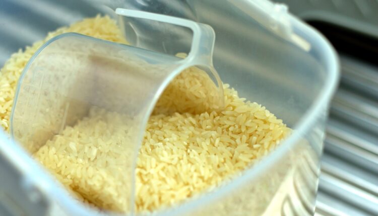Žena otkrila da uvek u ormaru drži teglu pirinča: Kad vidite razlog, odmah ćete uraditi isto