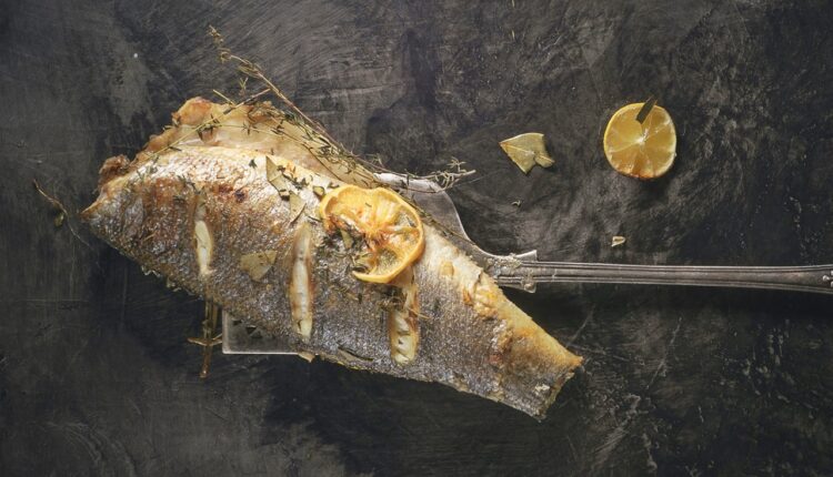 Ispržite ribu u tiganju bez brašna, hrskava kao pohovana i ne raspada se, tajna je u 1 sastojku