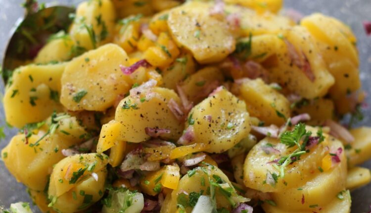 Sočna i kremasta: Trik za najbolju krompir salatu koju ćete probati
