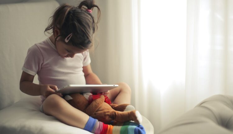Kako prepoznati da je dete zavisno od telefona, tableta ili računara
