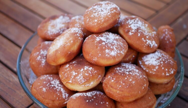 Krofnice mekane kao duša od samo 2 sastojka: Najbrži recept za slatko testo, gotove su za 10 minuta Krofnice mekane kao duša od samo 2 sastojka: Najbrži recept za slatko testo, gotove su za 10 minuta