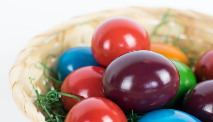 Ofarbate jaja sa ove četiri prirodne namirnice, a za intenzivniju boju dodajte jedan sastojak