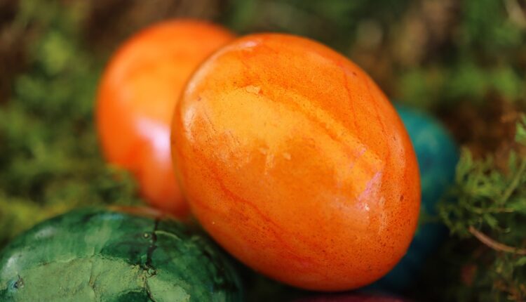 Trik za najlepša narandžasta jaja: Napravite ovu smesu i gledajte čudo