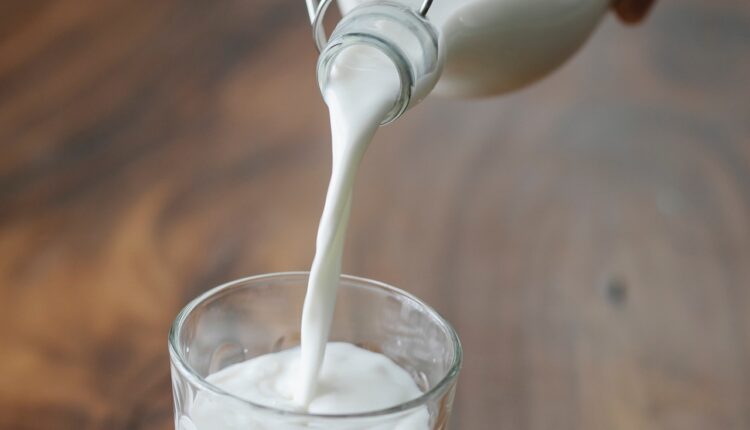 Sprečite da vam se mleko ukiseli neobičnim trikom: Potrebna vam je kuhinjska so