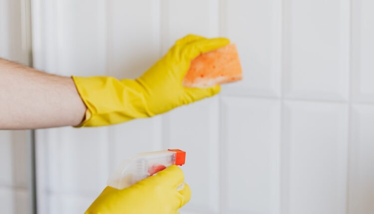 Nikad brže i lakše: Dubinski očistite celo kupatilo sa samo 3 proizvoda iz kuhinje