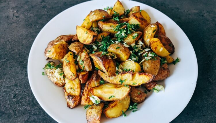 Nikad bolji pečeni krompir niste jeli, tajna je u samo 1 sastojku, on pravi drastičnu razliku u ukusu