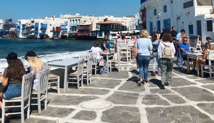 Počinju šokovi turista sa računima:  Piće, predjelo i salata u Grčkoj 800 evra