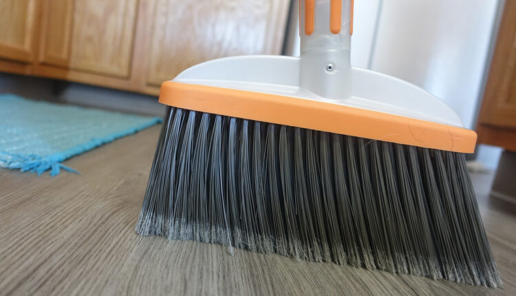 Zaboravićete na prašinu i kupovna sredstva: Evo kako da održavate laminat blistavo čistim