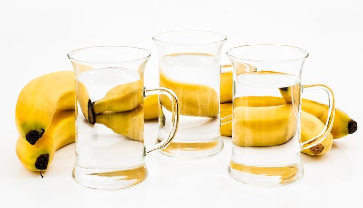 Zaboravite limun, ovo je magična kombinacija: Dan započnite bananom i čašom tople vode