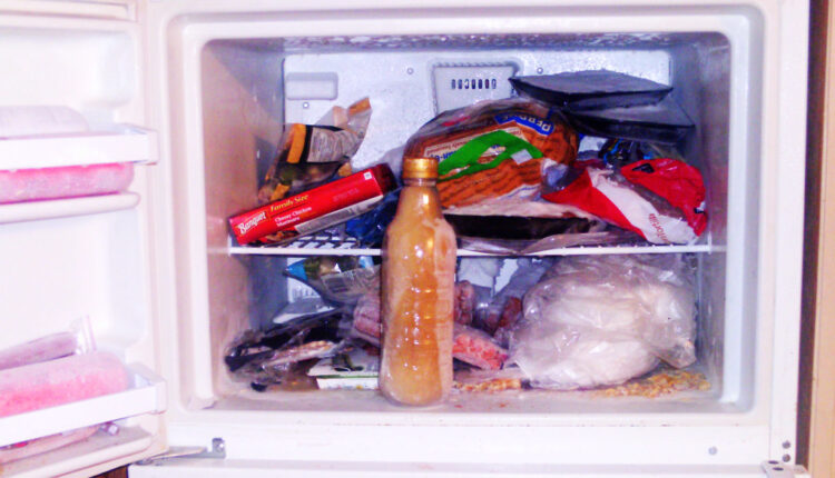Jedna sitnica, skoro besplatna, sprečava naslage leda u frižideru, samo ovo uradite