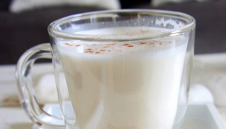 U vrelo mleko dodajte nekoliko kapi ove namirnice: Smesa koja čisti sinuse i pluća