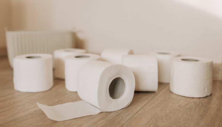 Stavite rolnu toalet papira u orman i rešite se ovog problema jednom zauvek