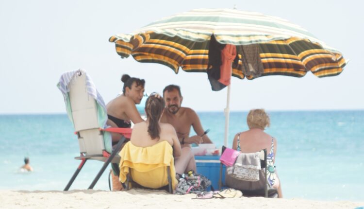 Ima i ‘gorih paradajz turista’ od Srba: Oni su najsrećniji narod na svetu, a na put nose čak i sok na rastvaranje Ima i ‘gorih paradajz turista’ od Srba: Oni su najsrećniji narod na svetu, a na put nose čak i sok na rastvaranje