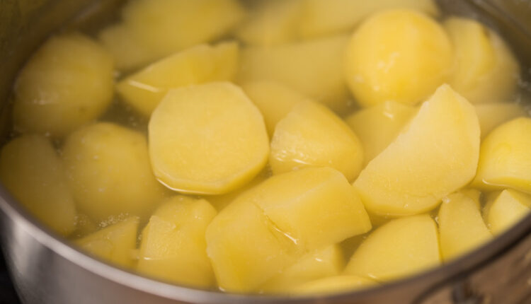 Tajni trik da se krompir brže skuva, 1 stvar obavezno uradite pre kuvanja