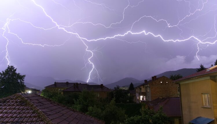 Opasne su: Ovih 9 stvari nikada ne smete raditi tokom nevremena s grmljavinom