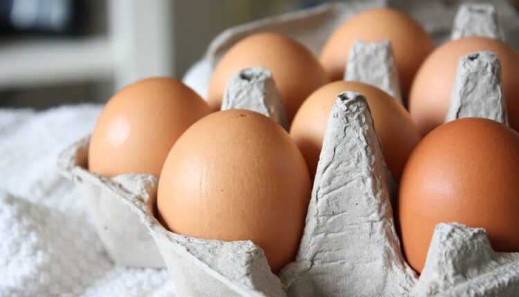 Zgodan trik koji ćete uvek koristiti: Evo kako možete znati da li su jaja pokvarena, a da ih ne razbijete