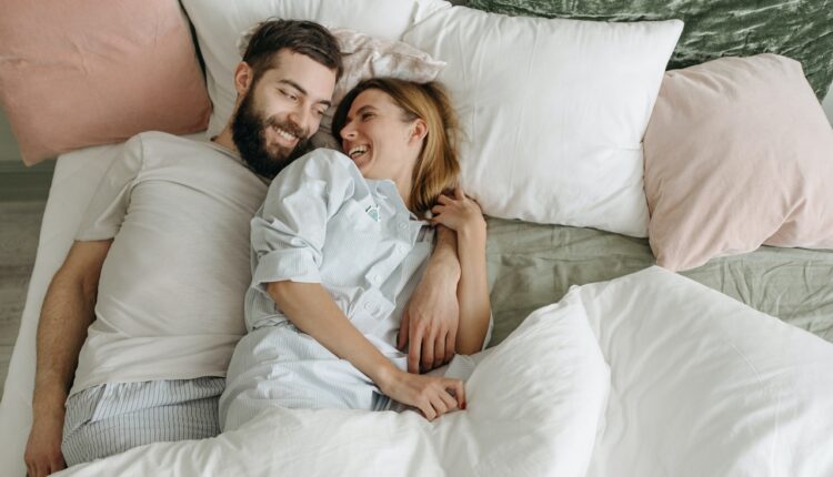 Bliskost vam ojačava i imunitet: Zašto je spavanje sa partnerom dobro za vaše zdravlje?