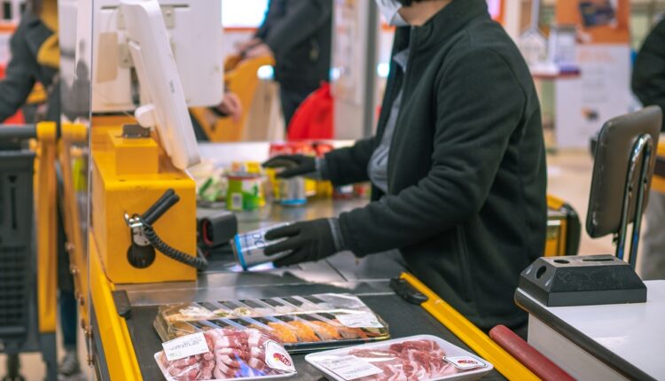 Da li ste primetili da kasirke u nekim marketima obavezno otvaraju kutije za jaja? Evo i zašto Da li ste primetili da kasirke u nekim marketima obavezno otvaraju kutije za jaja? Evo i zašto