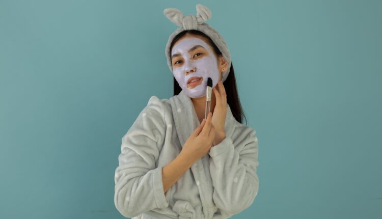 Japanska maska briše godine sa lica