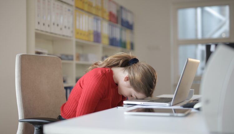 Stalno vam je vruće, jede vam se čips? Ovo je 5 simptoma čestog zdravstvenog problema Stalno vam je vruće, jede vam se čips? Ovo je 5 simptoma čestog zdravstvenog problema