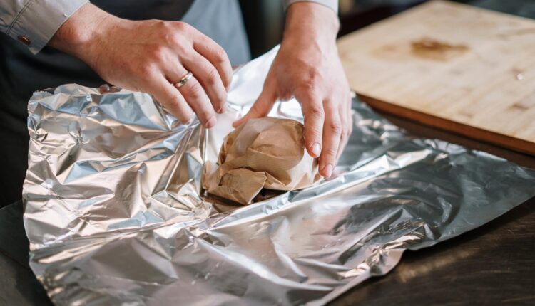 Da li znate čemu služi mat strana aluminijumske folije, a čemu sjajna? Svi ih pogrešno koristimo Da li znate čemu služi mat strana aluminijumske folije, a čemu sjajna? Svi ih pogrešno koristimo