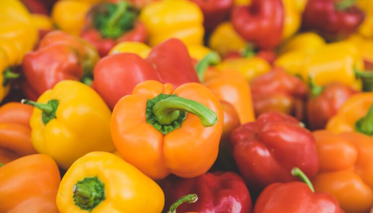 Ne bacajte peteljke od paprika: Čuvaćete ih kao zlato kada vidite kako ih možete iskoristiti u domaćinstvu