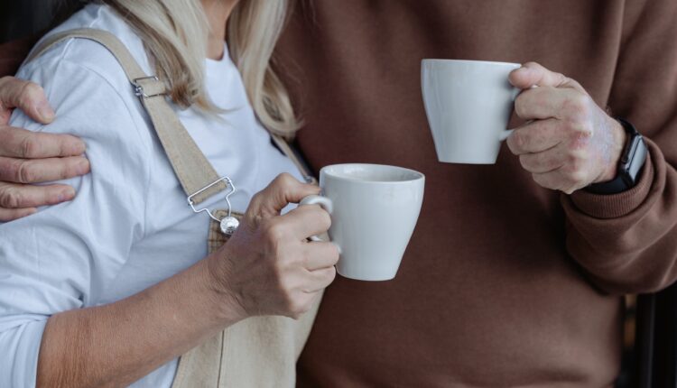 Ujutro popijte ovaj napitak, zdraviji je od kafe: Preporodiće probavu, očistiti creva a pomaže kod zatvora i dijareje