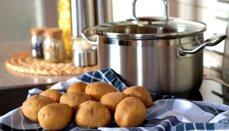 Za najukusniji kuvani krompir dodajte tajni sastojak u vodu