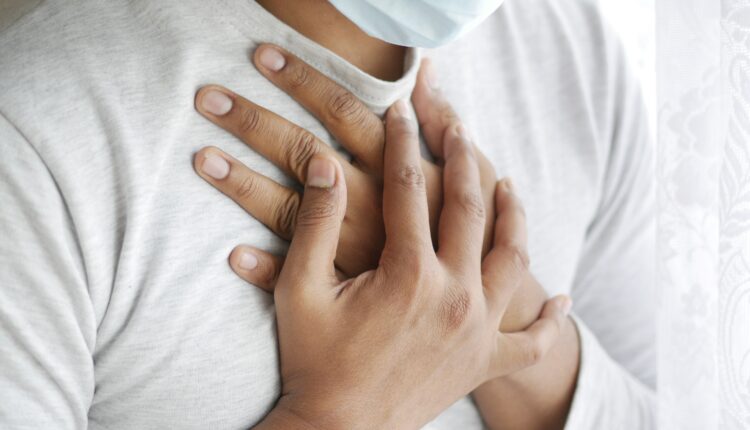 Ako vas zadesi srčani udar morate da znate, ovaj postupak za 10 sekundi može da spasi život