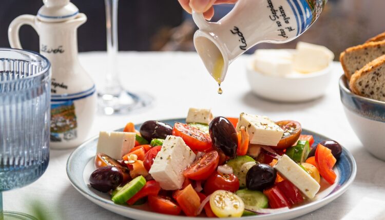 Daje nenadmašan ukus: Omiljeni francuski preliv za salate pravi se očas posla