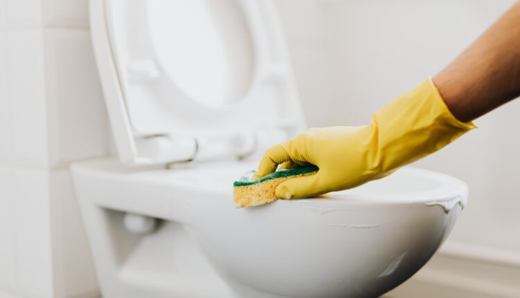 Zaboravite na ribanje hemikalijama: Evo čime se WC šolja najbolje čisti, za 5 minuta zablistaće kao nova Zaboravite na ribanje hemikalijama: Evo čime se WC šolja najbolje čisti, za 5 minuta zablistaće kao nova